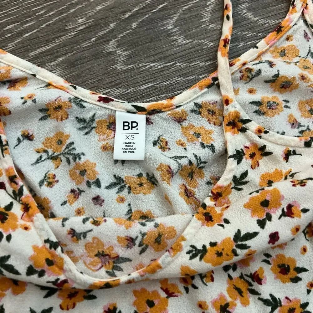 Floral Top  - Picture 3 of 4